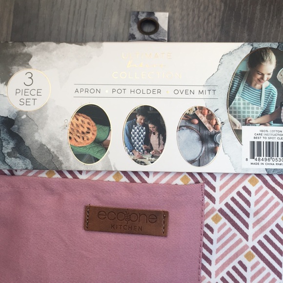 New Holiday Ready 3 pc Apron/Oven Mitt/Potholder Housewarming Gift Hostess Set - Picture 3 of 4